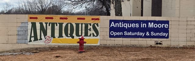 Antiques in Moore entrance signs - Click to enlarge